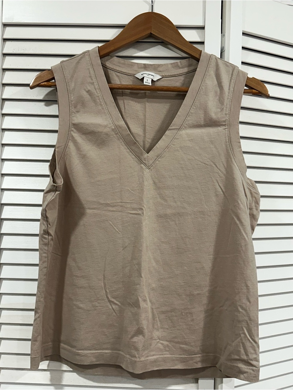 Banana Republic Beige V-Neck Sleeveless Tank